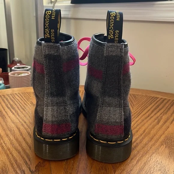 Custom Dr Martens Castel Boots Pink & Gray Plaid Wool Custom Pink Laces Size 10 - Picture 7 of 15